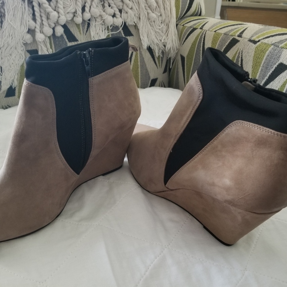 Shoe - Picture 2 of 6